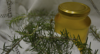 Med od ružmarina 1 kg - Cijena 16 €